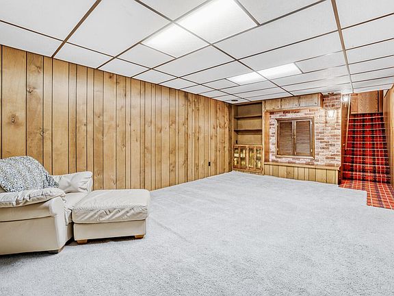 4th image of 2574 Oak Dr