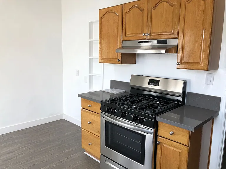 321 S Verdugo Rd — Photo 9