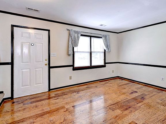 4th image of 108 Shrewsbury Sq