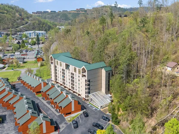 413 Baskins Creek Rd #308, Gatlinburg, TN 37738