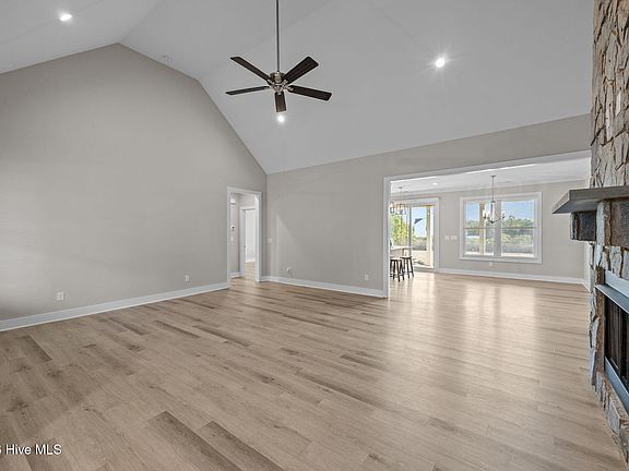 5th image of 363 Mulberry Road