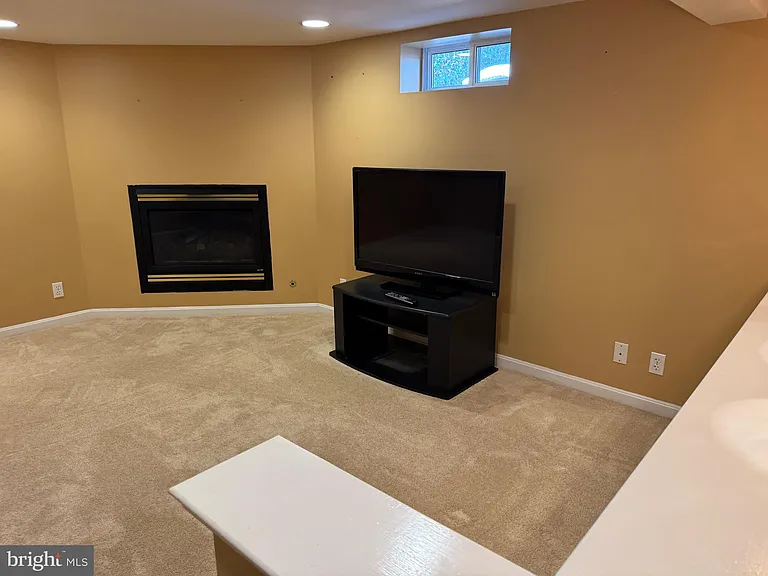 2906 Breezy Ter — Photo 16