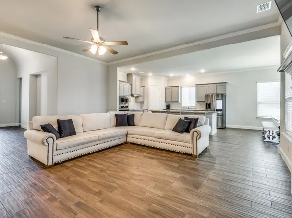 7223 Monet Ln, Grand Prairie, TX 75054