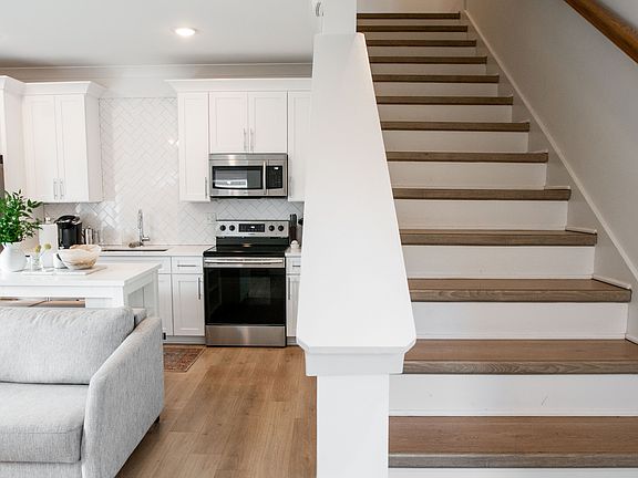 5th image of 110 Duke St APT 17