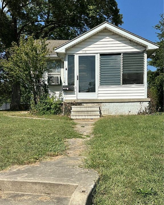 1st image of 1031 W Dorothy Ln
