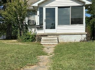1031 W Dorothy Ln, Dayton, OH 45409