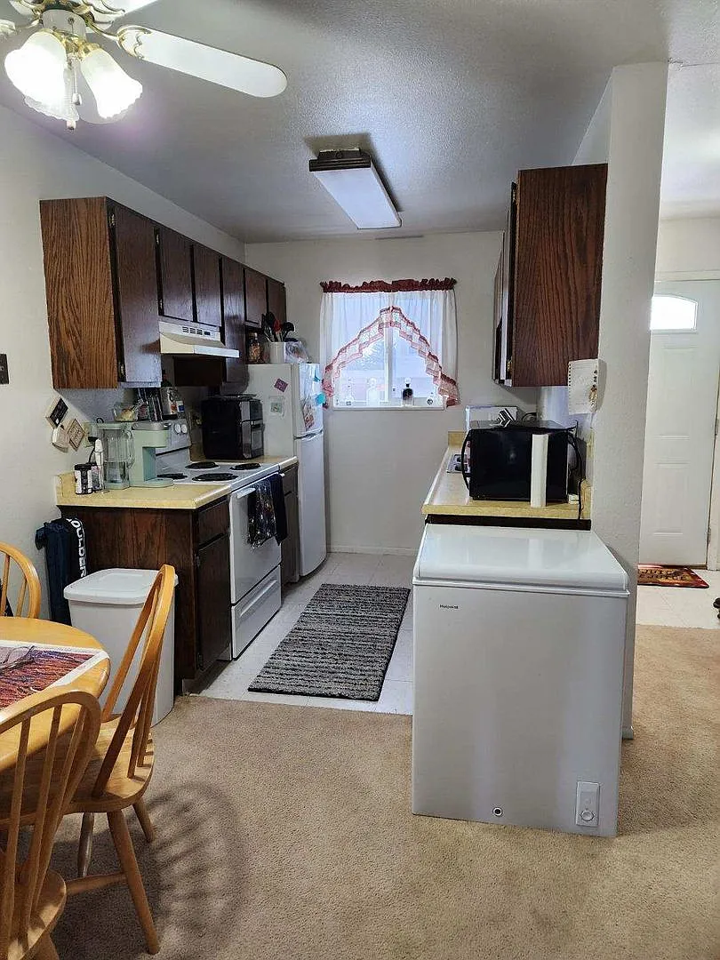 Building Photo - 1101 Cottonwood Dr