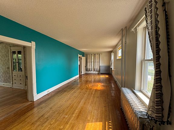 5th image of 88 N Burt St