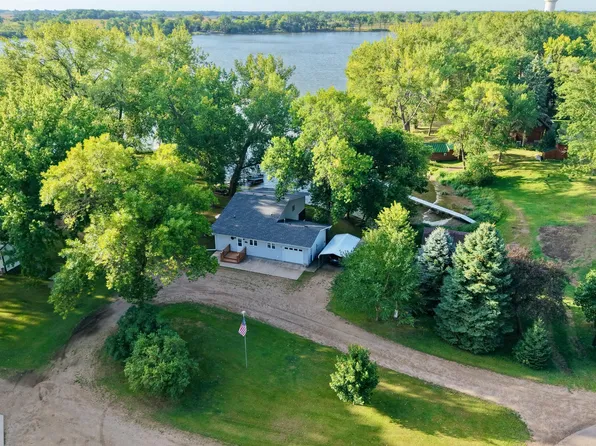 2319 Cottonwood Lake Dr, Windom, MN 56101
