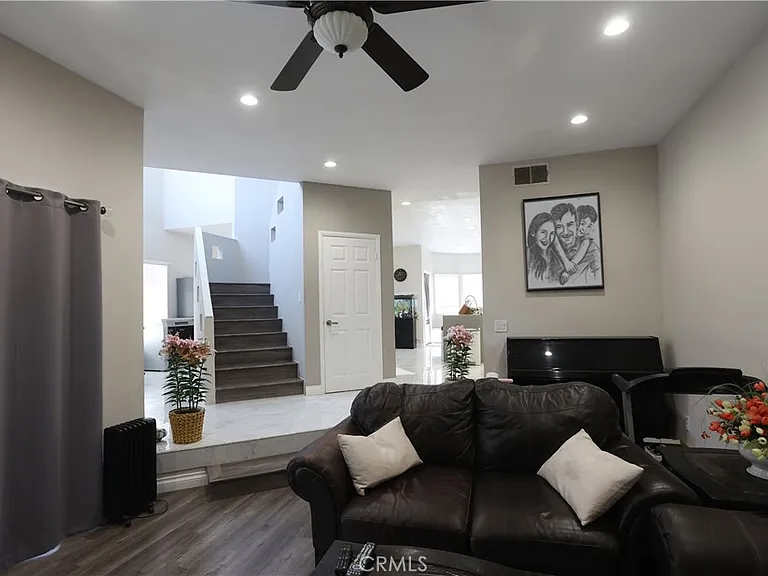 2600 Woodbury Dr — Photo 2