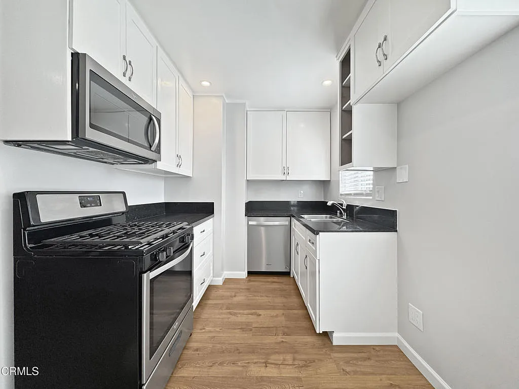 Building Photo - 720 E Mountain St #10