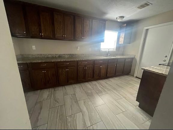 3rd image of 2003 Ontario St #1
