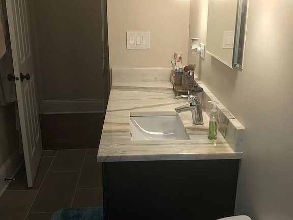 3rd image of 5143 S Ingleside Ave Unit 3