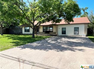205 E 21st St, Cameron, TX 76520