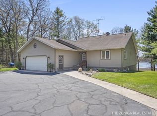 1087 Shore Walk Ln, Whitehall, MI 49461