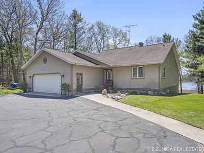 1087 Shore Walk Ln, Whitehall, MI, 49461