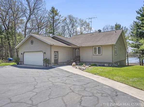1087 Shore Walk Ln, Whitehall, MI 49461