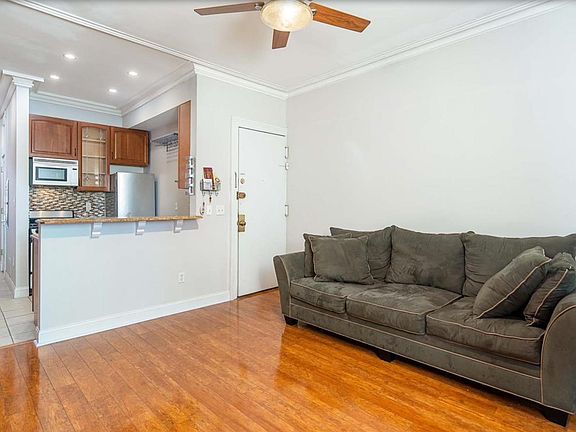 3rd image of 924 Garden St APT 2R