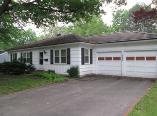 5523 W 101st St, Overland Park, KS 66207