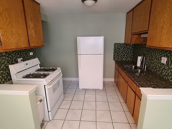 3rd image of 2821 W Summerdale Ave #1E