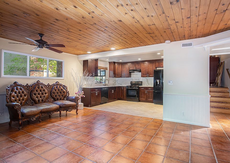 1st image of 21805 Providencia St