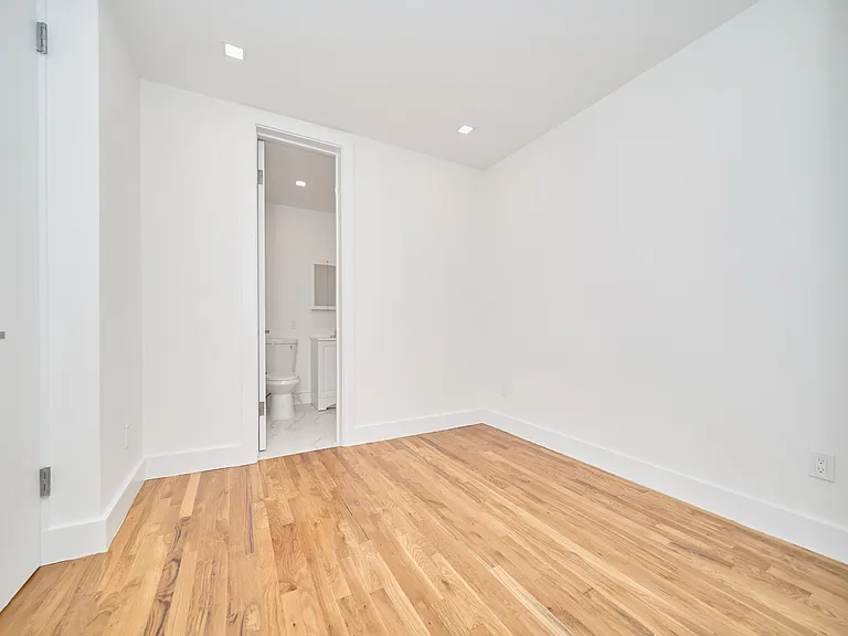 1843 1st Ave #4N — Photo 5