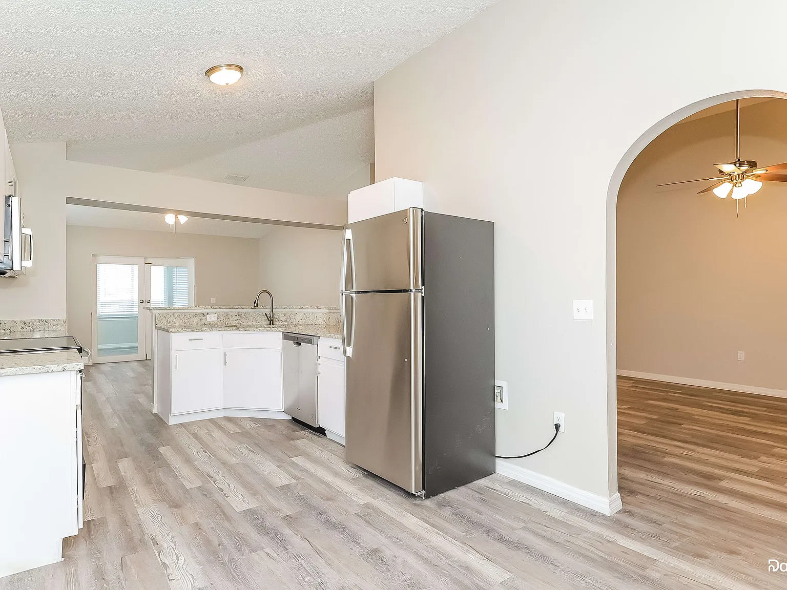4 bed, 2.0 bath, 1874 sqft, $2,315 — Photo 4