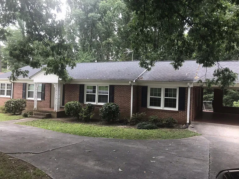 120 Tanglewood Dr — Photo 1