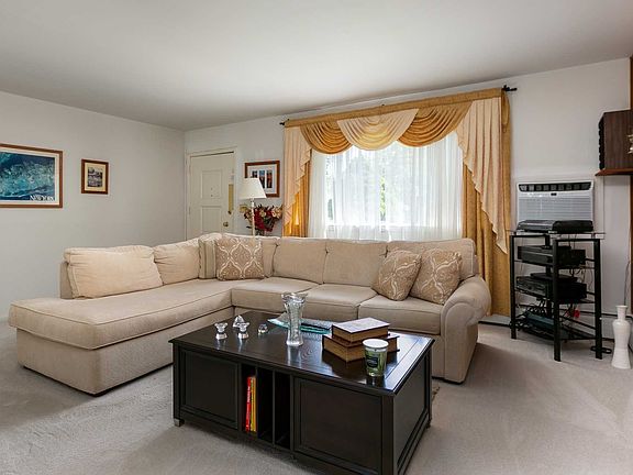 3rd image of 41 Roosevelt Blvd