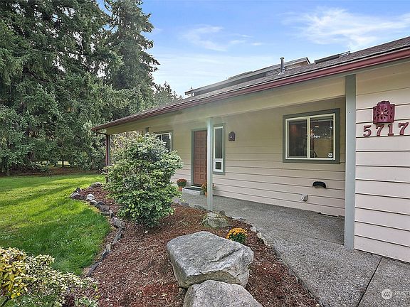3rd image of 5717 Middleridge Court NE