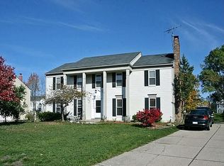 5340 Fox Ridge Dr, West Bloomfield, MI 48322