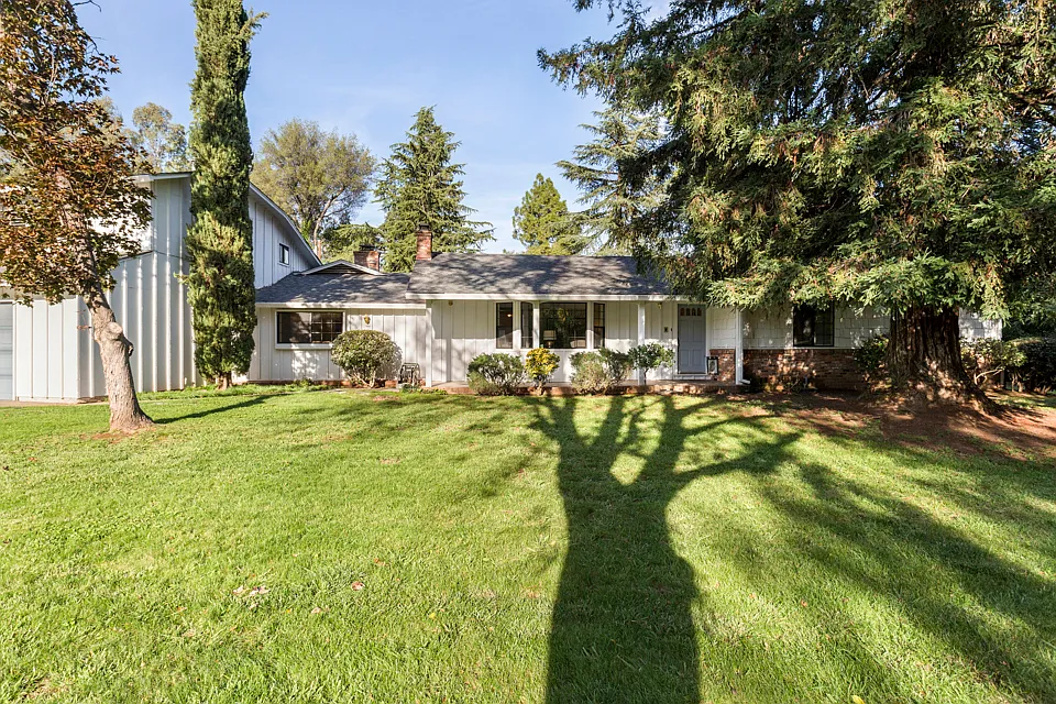 4410 Mapel Ln photo 1