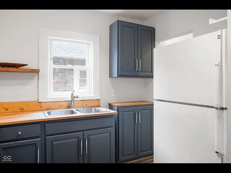 415 S Grand Ave — Photo 7