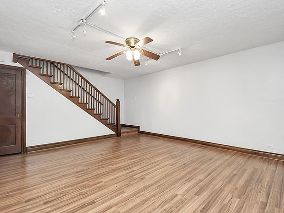5th image of 109 Amundsen St