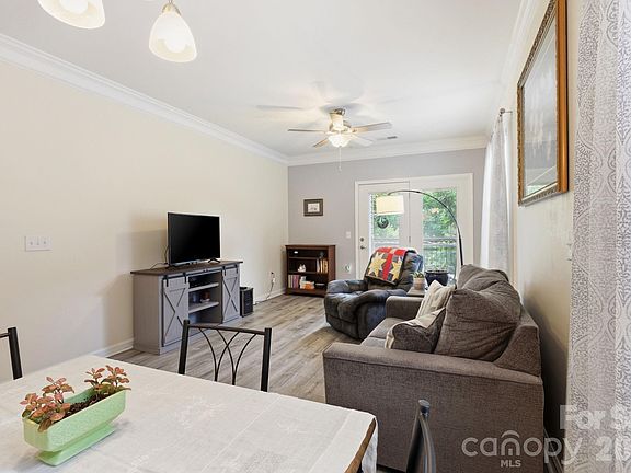 5th image of 528 Appeldoorn Cir