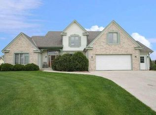 13600 W Eagle Trce, New Berlin, WI 53151