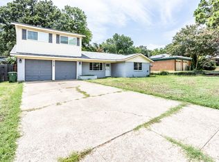 929 Wade Dr, Bedford, TX 77002