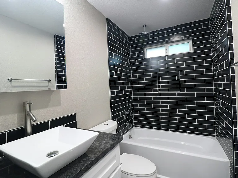 1 N Naco Way #1 — Photo 8