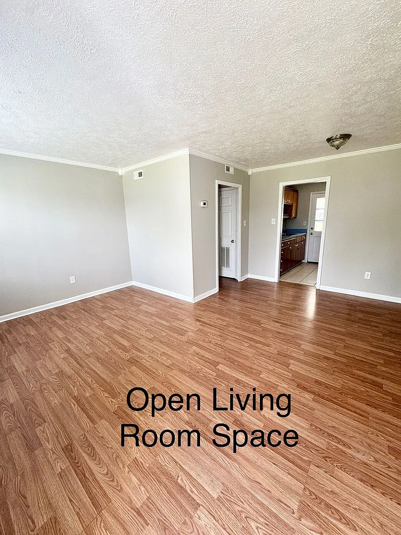 CUTE 2 Bedroom/ 1Bath unit in Central Conway! Renovated & Ready for Move-In — Photo 2