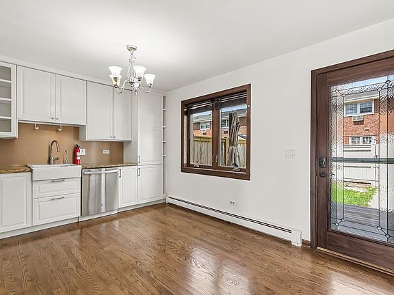5th image of 15W632 Virginia Ln