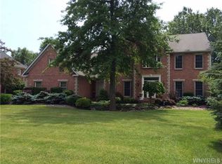 8315 Manchester Park Dr, East Amherst, NY 14051