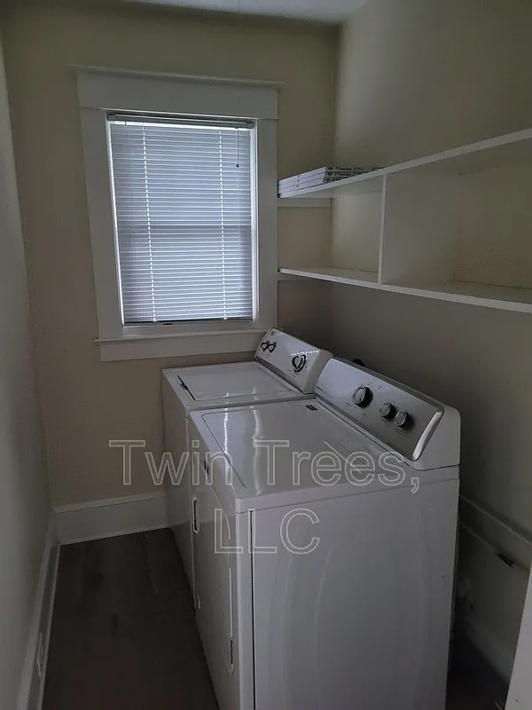 2 bed, 1.0 bath, 1100 sqft, $1,200 — Photo 2