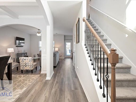 3rd image of 102 Summerhill Dr NE