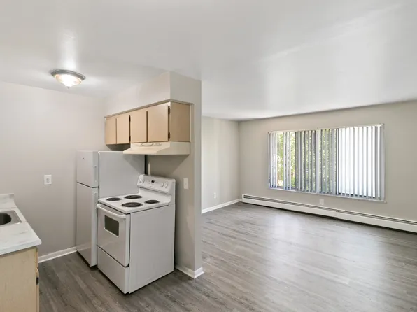 Lakeshore Apartments- New Baltimore