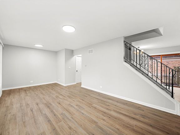 2nd image of 2077 Lioncrest Dr