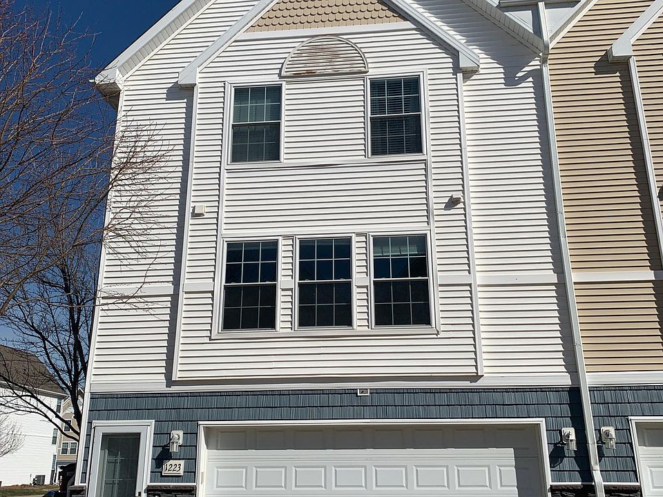 1st image of 1223 SE Village View Ln