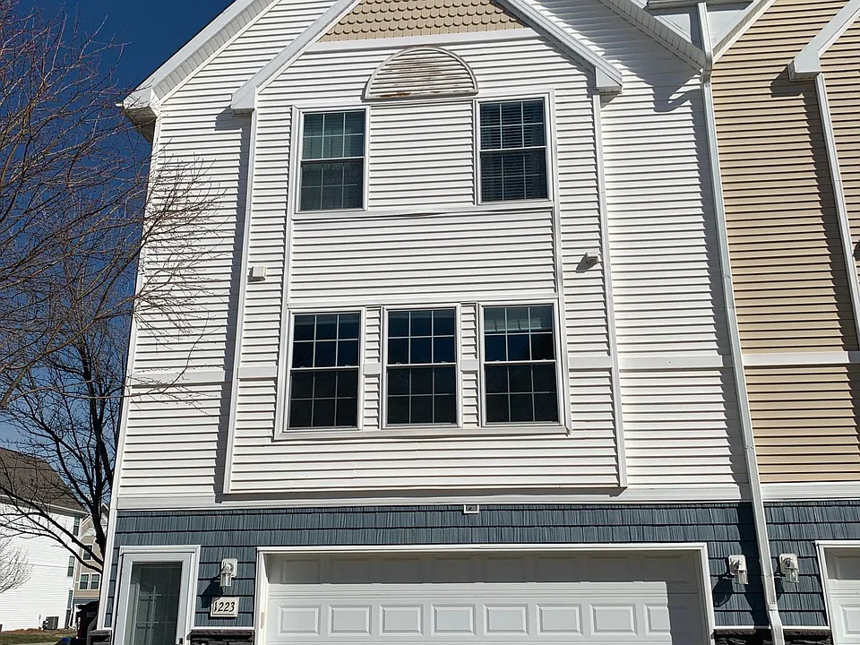 1223 SE Village View Ln