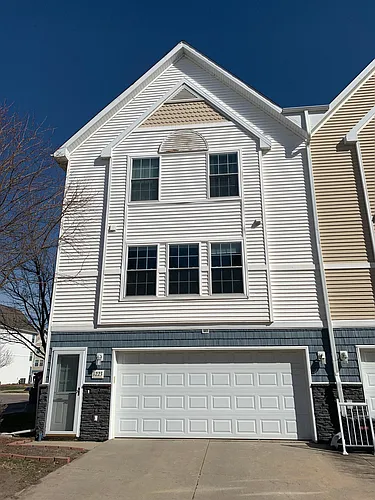 1223 SE Village View Ln Photo 1