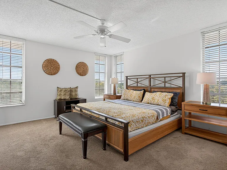3960 Oaks Clubhouse Dr #512 — Photo 8