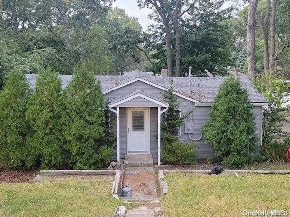 33 Oneida Avenue, Selden, NY 11784